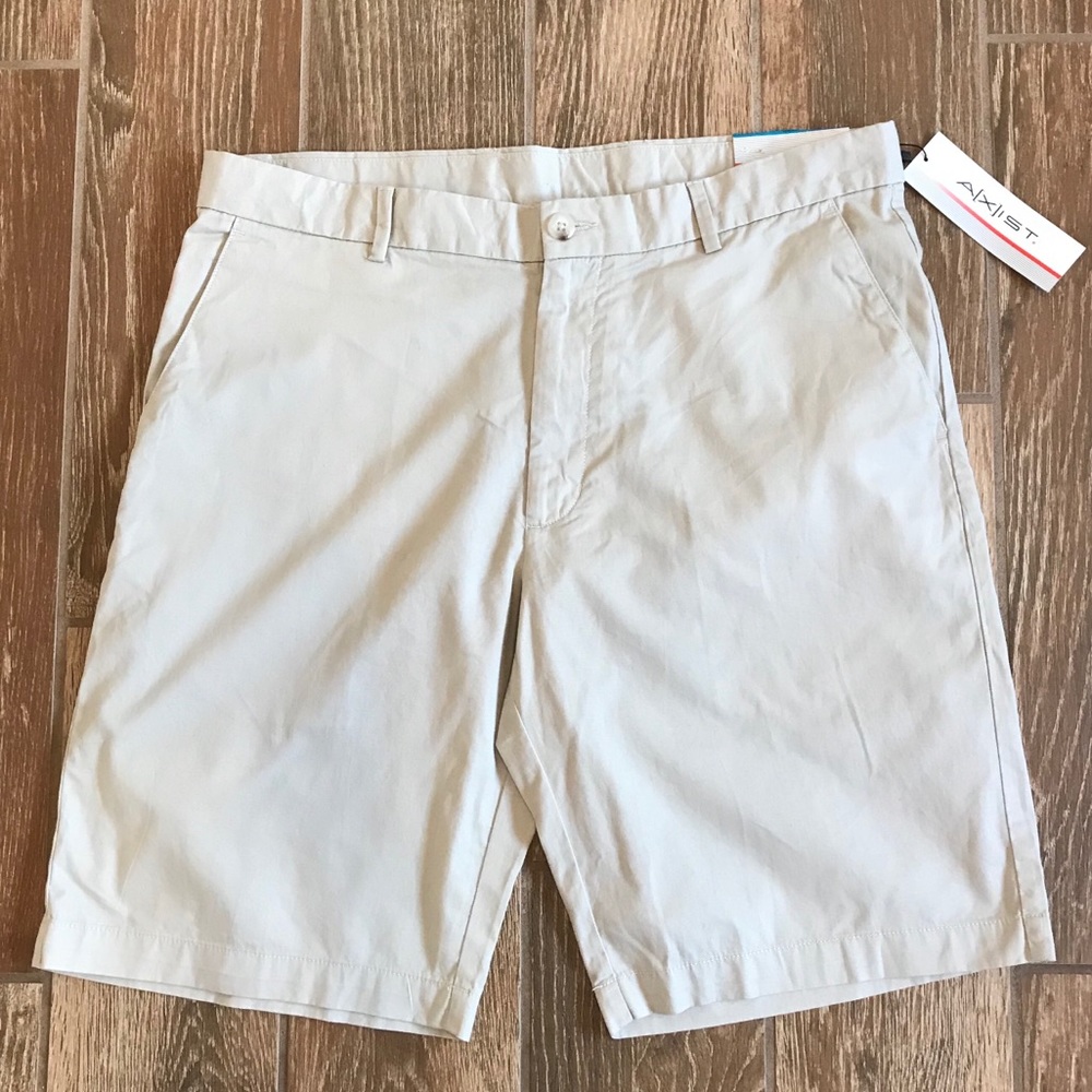 ⭐️ 2/$20 NWT Khaki Shorts 36